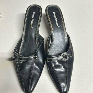 Ladies black Pierre Dumas dress shoes. Size 8 1/2